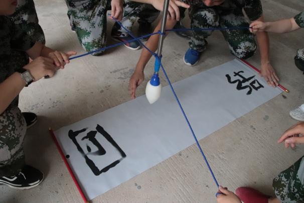 德安会人团队在玩神笔马良游戏 德安会人团队在玩神笔马良游戏